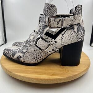 Steve Madden Joker Snake Print Booties Sz 8.5 Shoes Buckles Black Cream Mobwife